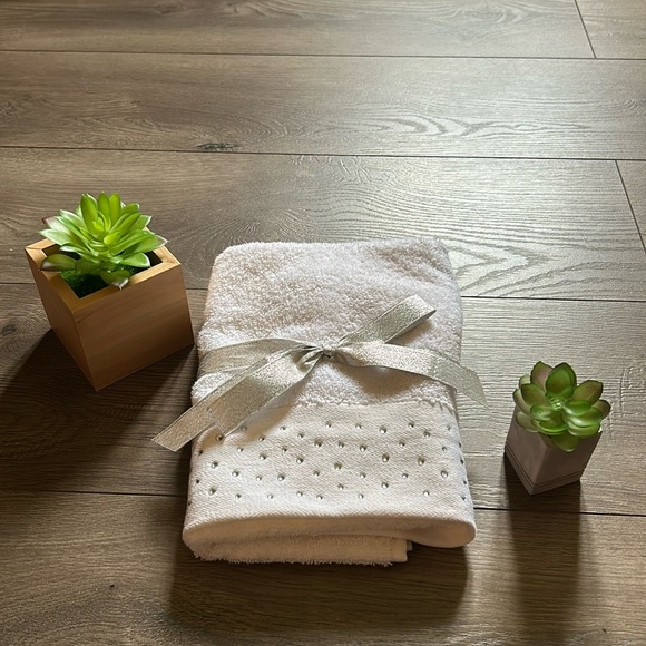 Towel - Picture 2 of 2